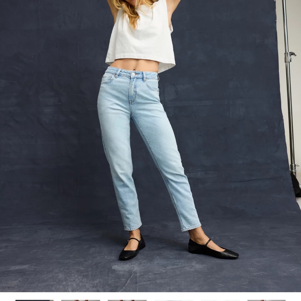 Women’s AE mom jeans size 6